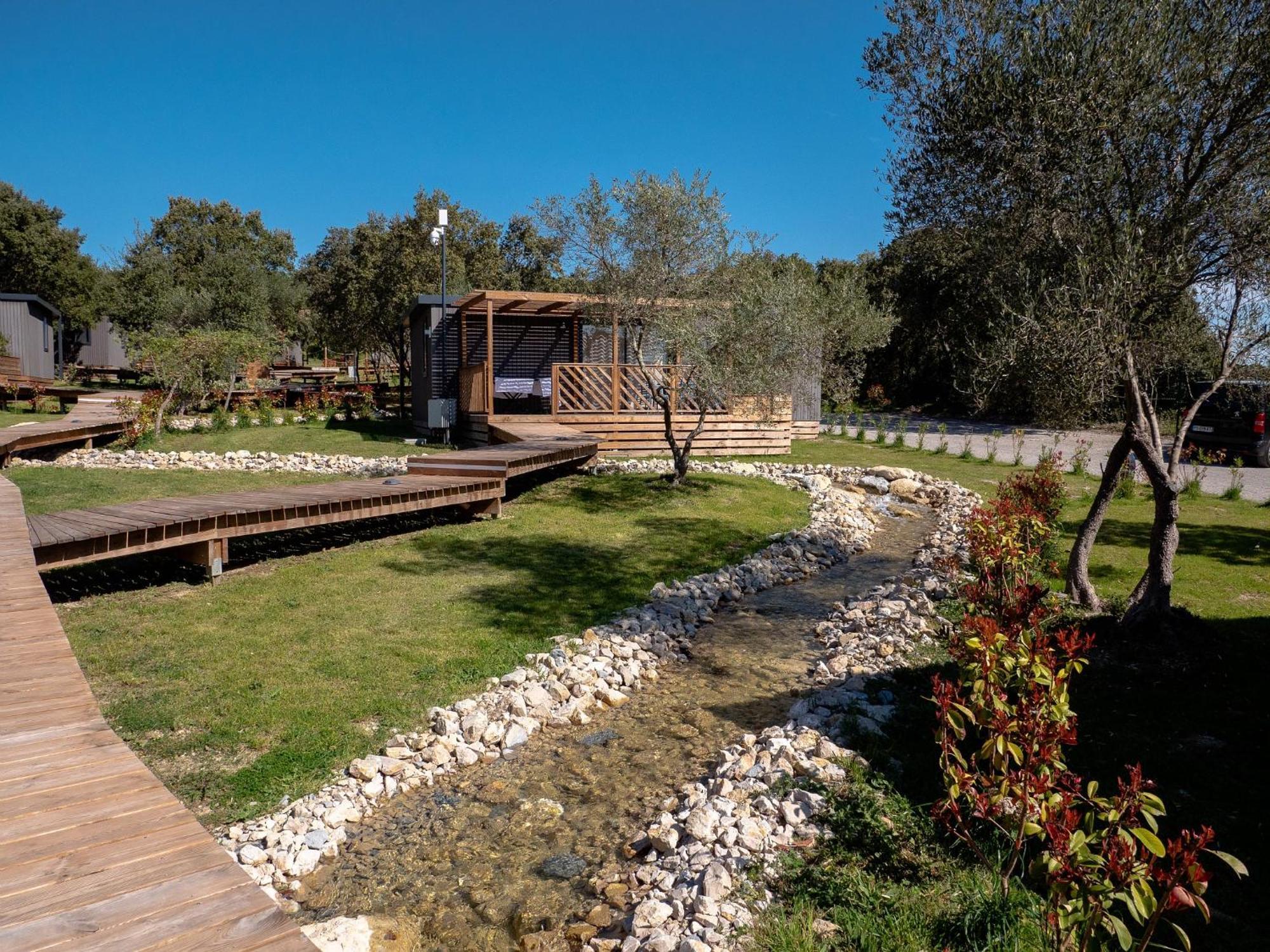 Camping Les Pres Du Roi Sommières Екстериор снимка