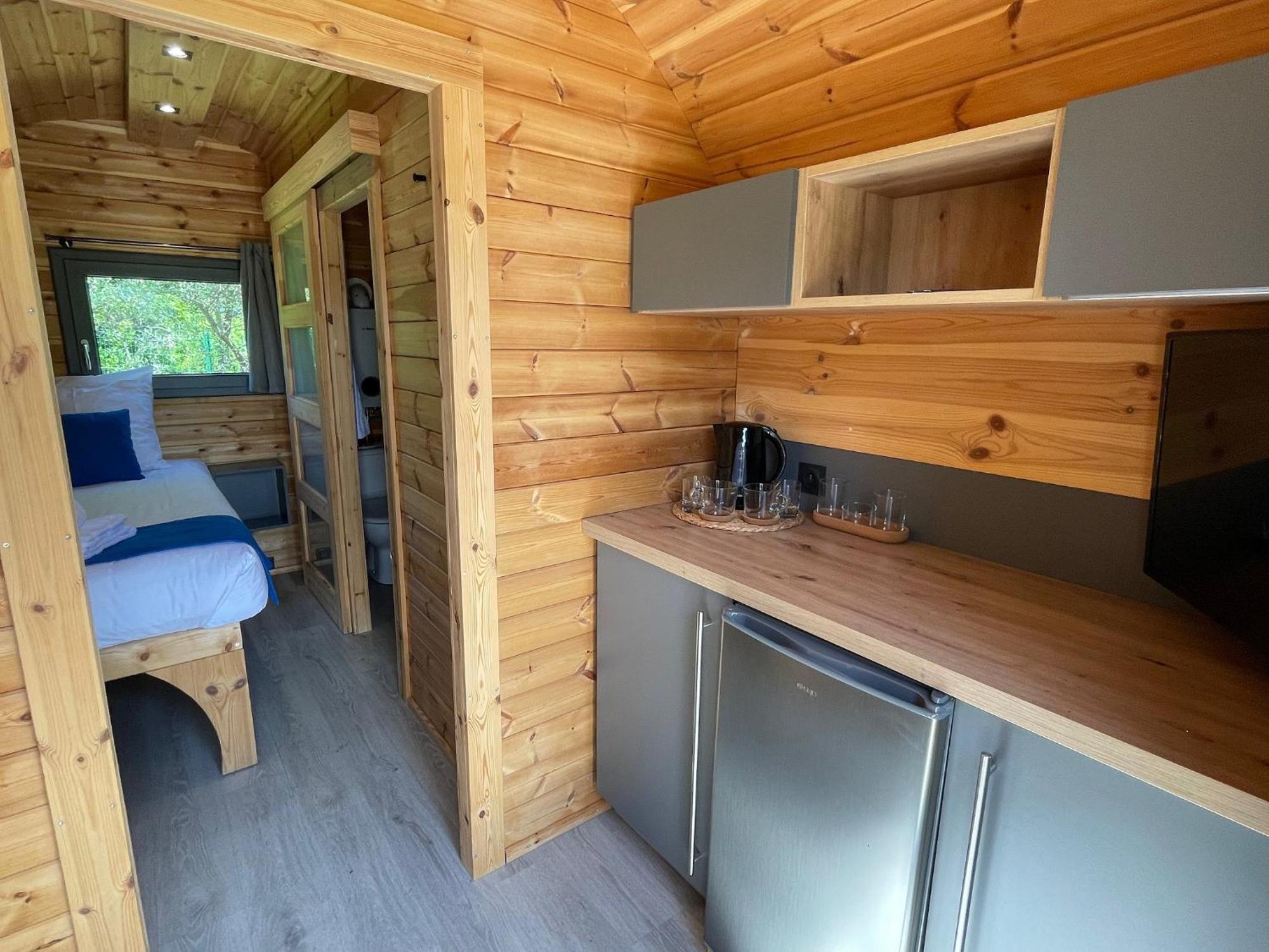 Camping Les Pres Du Roi Sommières Екстериор снимка